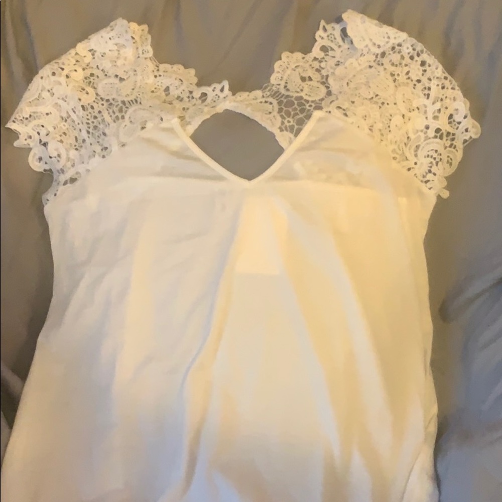 White shirt with lace detail and leggings